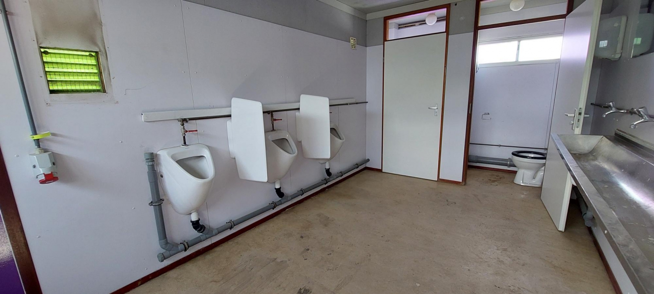 Sanitaire unit 3 urinoirs,2 toiletten, wasbakken HS-1388